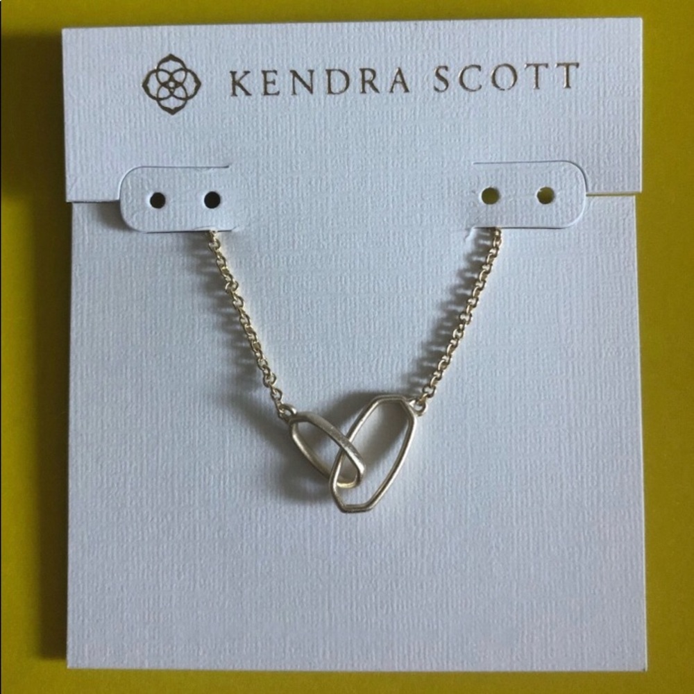 Kendra Scott necklace